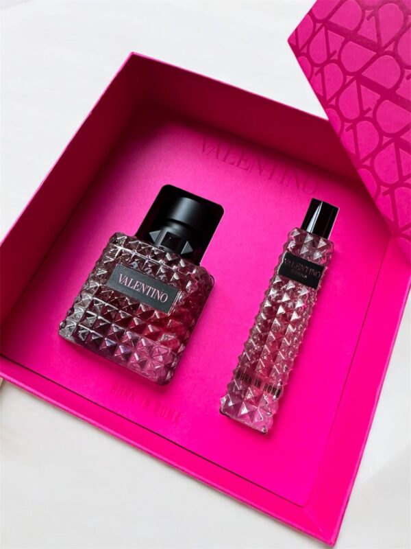 Valentino Born In Roma 50ml Set - Image 2